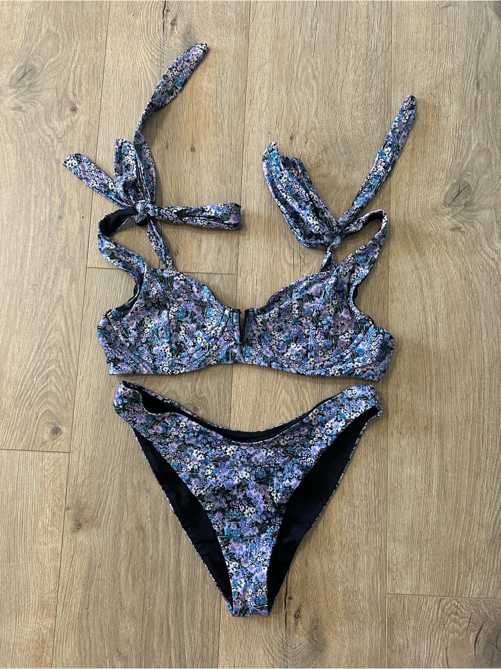 Beach Riot Bikini - Picture 2 of 5